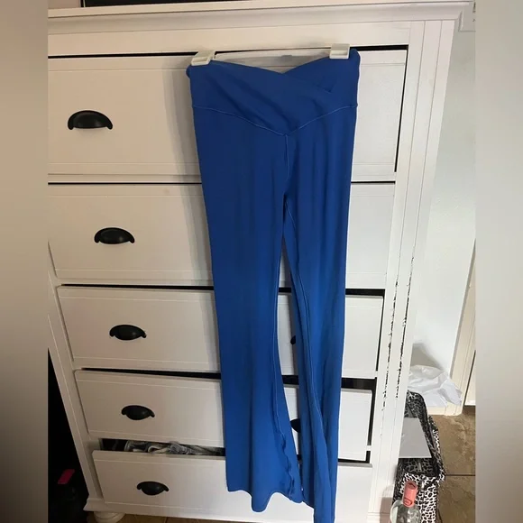 OFFLINE By Aerie Real Me High Waisted Crossover Flare Leggings Blue S - Picture 3 of 6